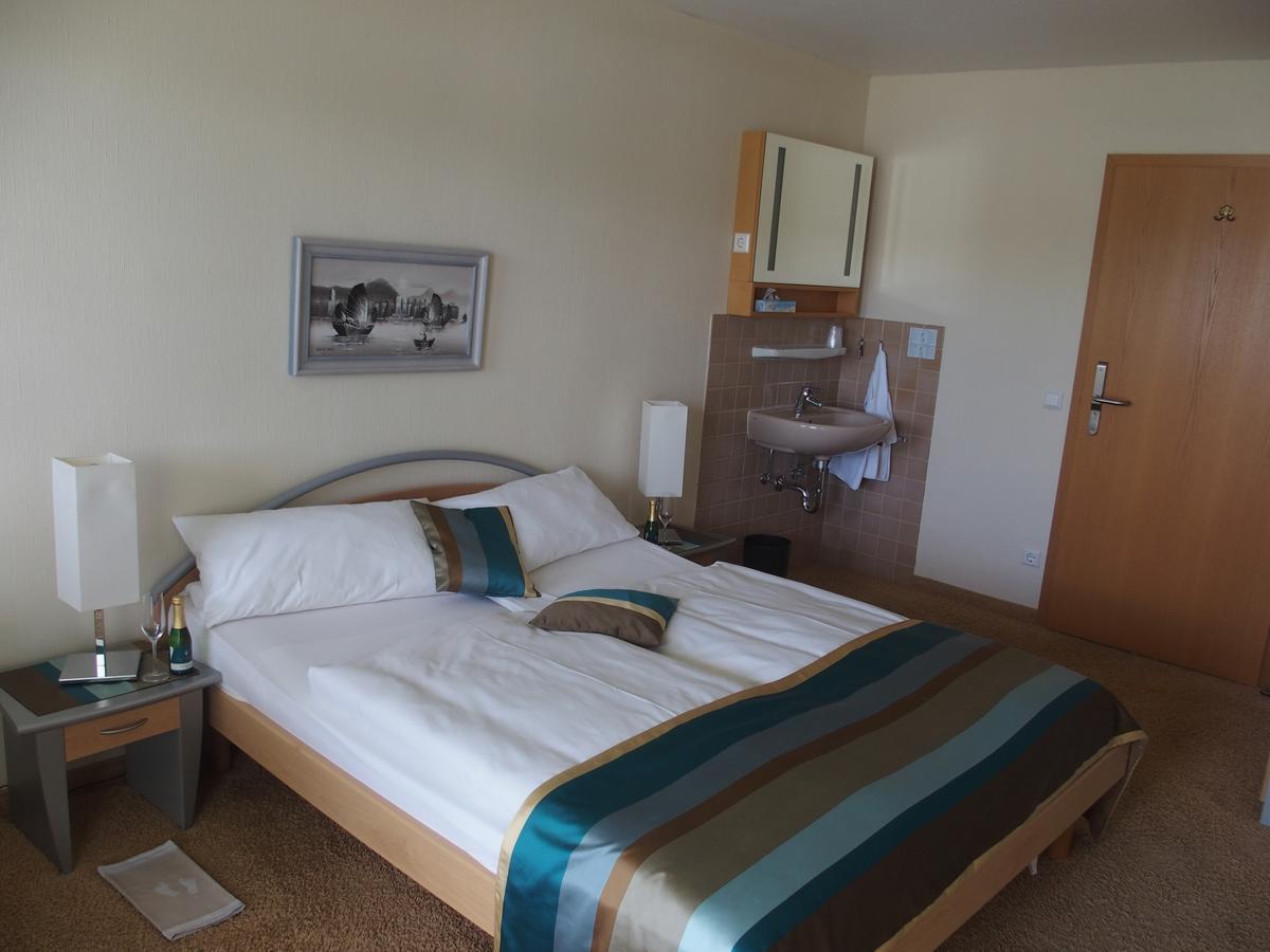 Hotel Pension Cafe Hasler Bodman-Ludwigshafen Eksteriør bilde